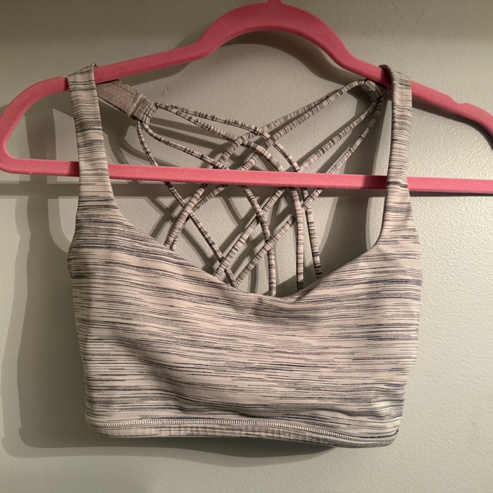 Lululemon Sports Bra free to be wild size 8